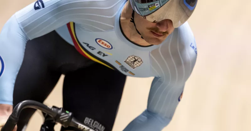 Lowie Nulens gagne le keirin au Centre cycliste Eddy Merckx