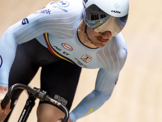 Lowie Nulens gagne le keirin au Centre cycliste Eddy Merckx