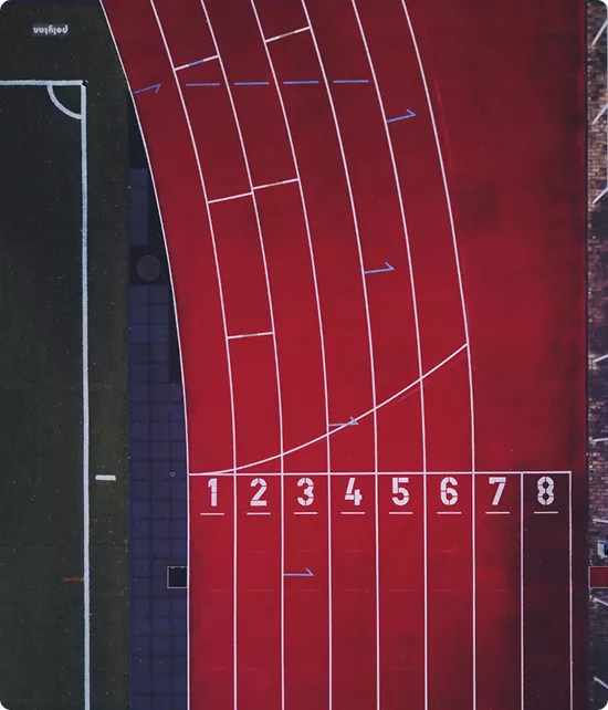 Vue aérienne d'une piste d'athlétisme rouge montrant les lignes de départ et les couloirs de course numérotés de 1 à 8.