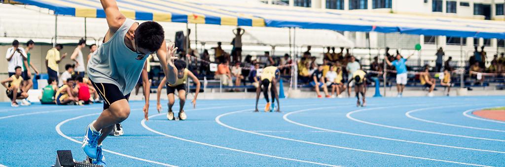 picture of runers in stade